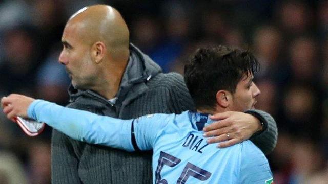 展现出了惊 展现出了惊